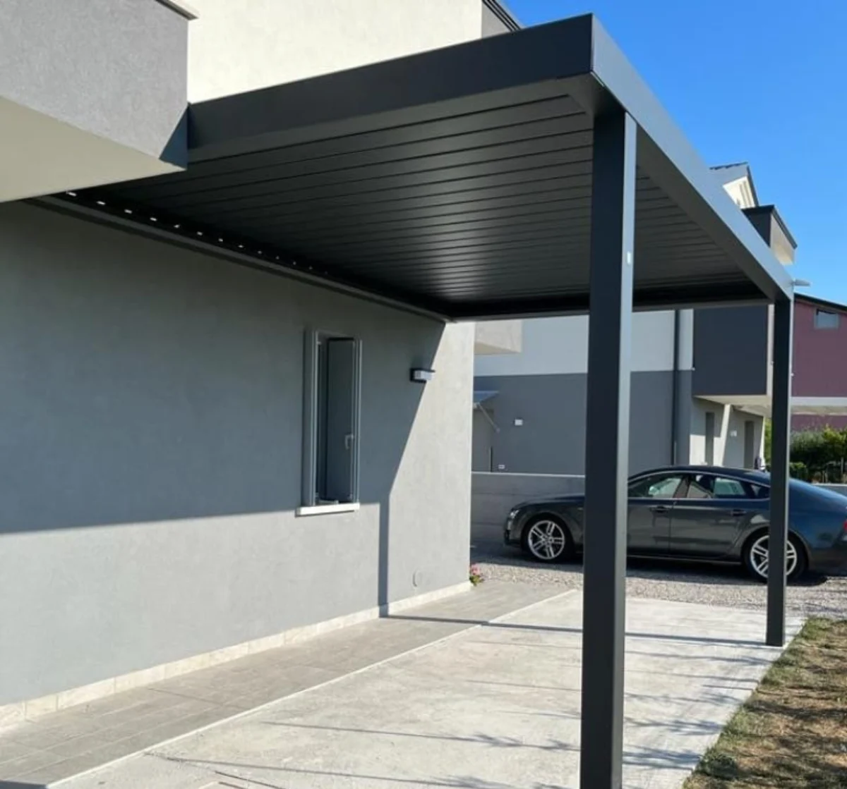 Pergola addossata in alluminio
